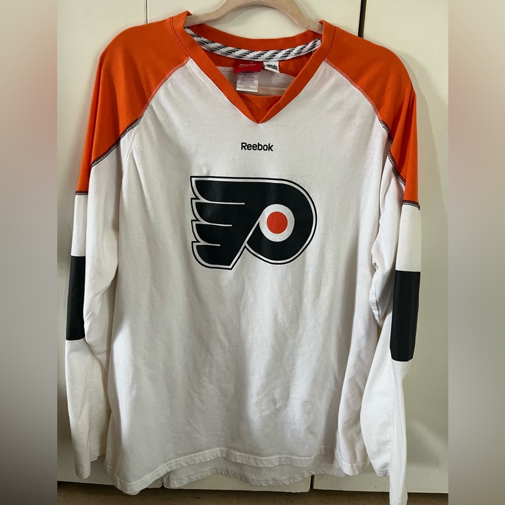 Reebok Philadelphia Flyers Long Sleeve Shirt
Like new worn once it's very big